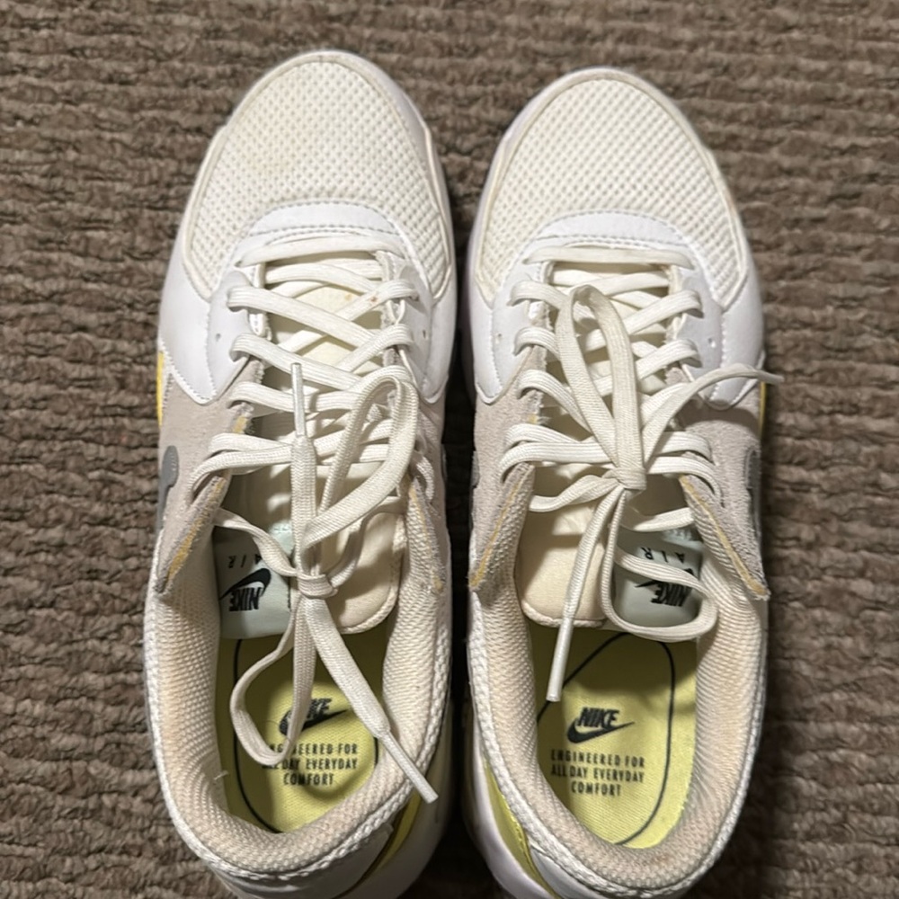 Nike Air Max Excee size 7.5 women's great condition, hardly used.